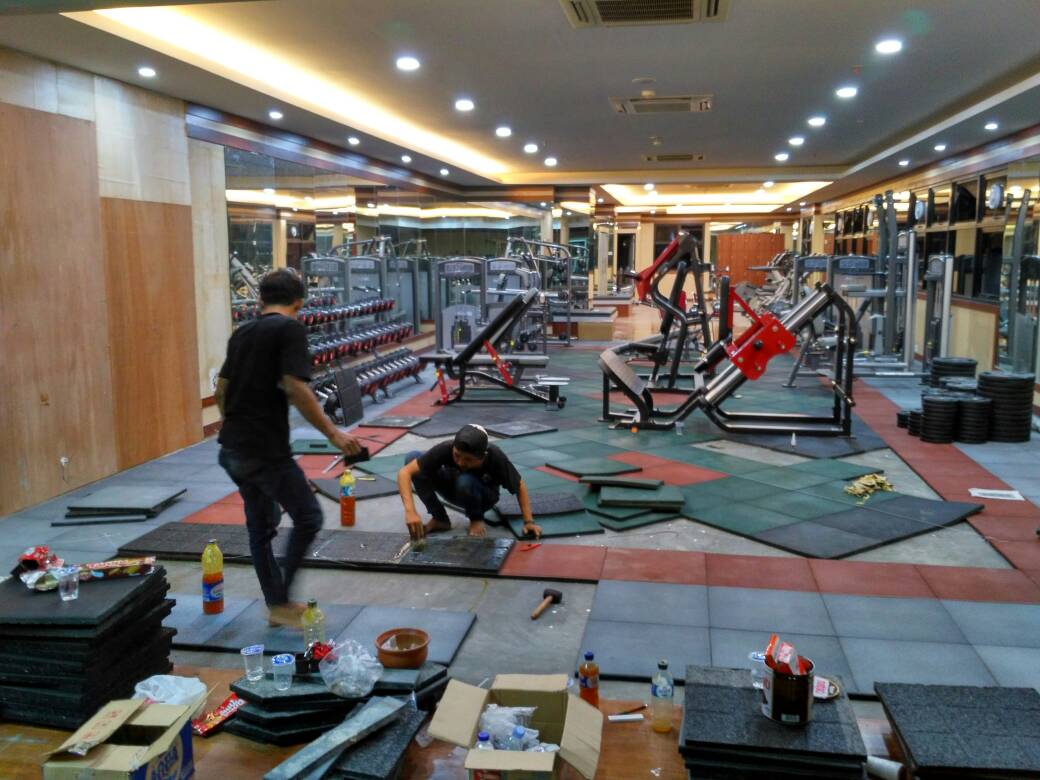 Pemasangan Karet Lantai Ruang Fitness Kementrian Pertahanan